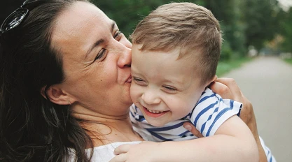 Κάθε παιδί αξίζει να μεγαλώνει σε μια οικογένεια}