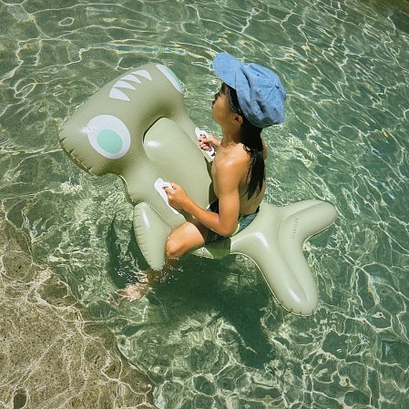 SUNNYLIFE Παιδικό Στρώμα Θαλάσσης Salty the Shark Khaki