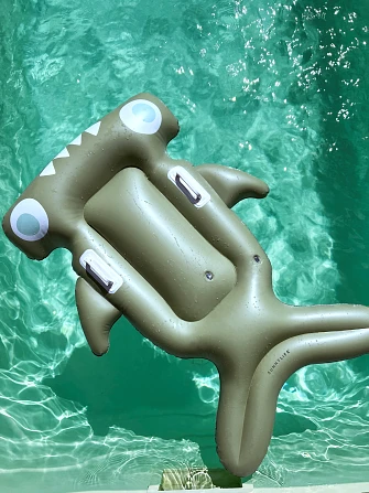 SUNNYLIFE Παιδικό Στρώμα Θαλάσσης Salty the Shark Khaki